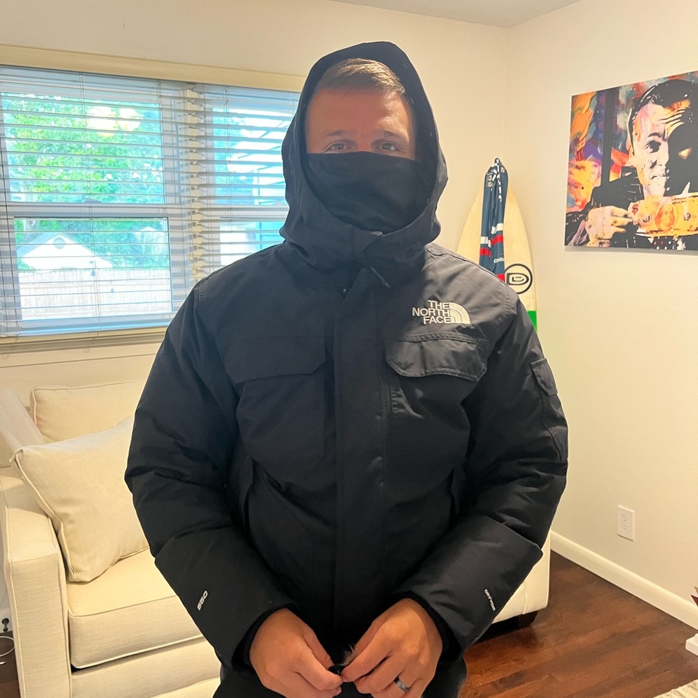 The North Face Men's Black Puffer Jacket - Picture 5 of 5
